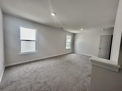 Welcome to this beautifully maintained 5-bedroom, 3.5-bath home - photo 16