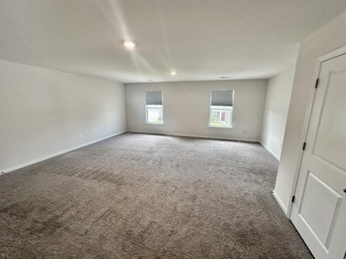 Welcome to this beautifully maintained 5-bedroom, 3.5-bath home - photo 17