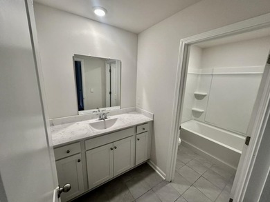 Welcome to this beautifully maintained 5-bedroom, 3.5-bath home - photo 21