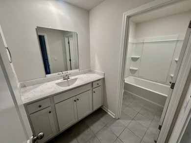 Welcome to this beautifully maintained 5-bedroom, 3.5-bath home - photo 22