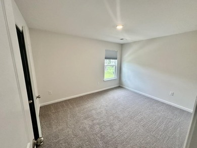 Welcome to this beautifully maintained 5-bedroom, 3.5-bath home - photo 23