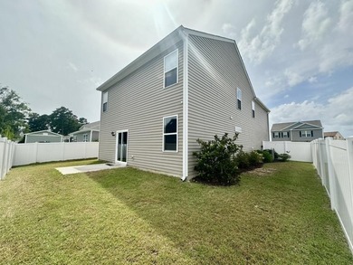 Welcome to this beautifully maintained 5-bedroom, 3.5-bath home - photo 26