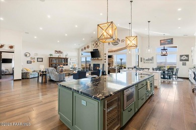 Welcome home to a place where luxury meets country. From morning - photo 4