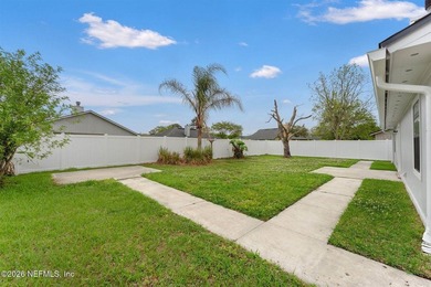 Welcome Home to Cinnamon Lakes! This 3 bedroom, 2 bath gem is - photo 24