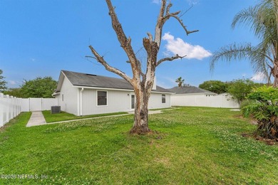 Welcome Home to Cinnamon Lakes! This 3 bedroom, 2 bath gem is - photo 25