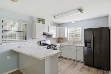 Charming patio home in Pensacola featuring an open-concept - photo 6