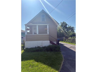 Cute 2 Bedroom Colonial with full bath on the 1st floor - eat-in - photo 1