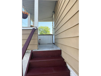 Cute 2 Bedroom Colonial with full bath on the 1st floor - eat-in - photo 2