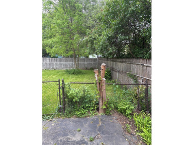Cute 2 Bedroom Colonial with full bath on the 1st floor - eat-in - photo 6