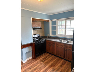 Cute 2 Bedroom Colonial with full bath on the 1st floor - eat-in - photo 8