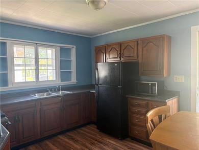 Cute 2 Bedroom Colonial with full bath on the 1st floor - eat-in - photo 10