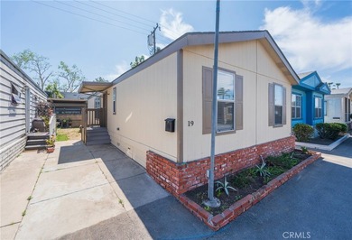 Welcome to this bright home in Le Fontaine Estates of Santa Ana - photo 2