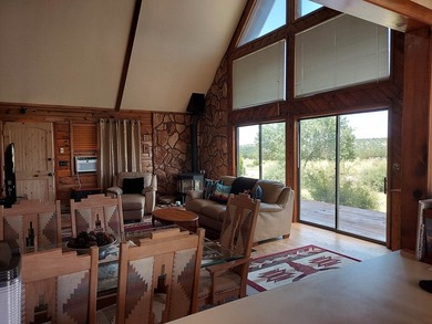 This beautiful Mountain Cabin in White Mountain Lakes has much - photo 3