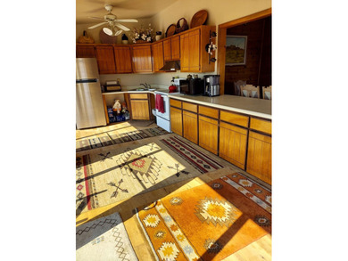 This beautiful Mountain Cabin in White Mountain Lakes has much - photo 5
