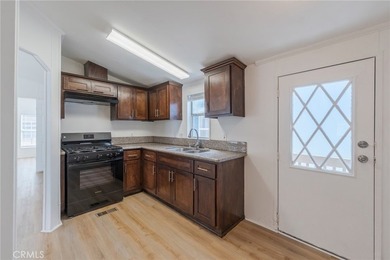 Welcome to this bright home in Le Fontaine Estates of Santa Ana - photo 6