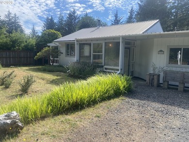 Coastal Cottage Fixer-Upper on Nearly an Acre in Port - photo 16