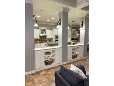 Beautiful 4BR/2BA home originally built by RJ Wachsman Homes. 2 - photo 8