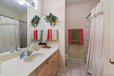 TOWNE LAKE GOLF COURSE BEAUTY! Don't miss this beautifully - photo 34