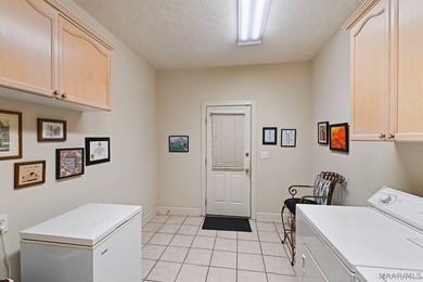 TOWNE LAKE GOLF COURSE BEAUTY! Don't miss this beautifully - photo 47