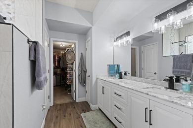 Motivated Seller * A stunning 4 bedroom/4 bathroom , 2 story - photo 25