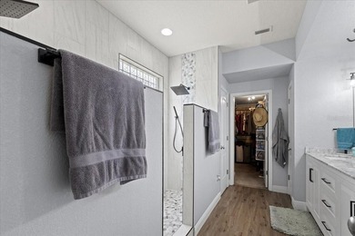 Motivated Seller * A stunning 4 bedroom/4 bathroom , 2 story - photo 31