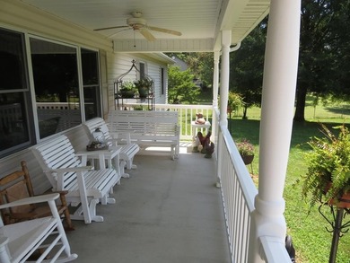 This home is an excellent built home with custom woodwork, large - photo 3