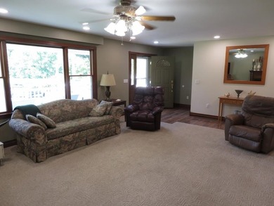 This home is an excellent built home with custom woodwork, large - photo 4