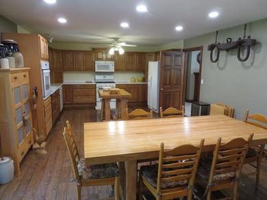 This home is an excellent built home with custom woodwork, large - photo 5
