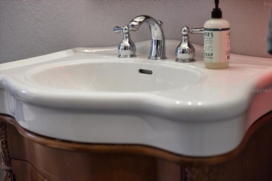 Motivated Seller * A stunning 4 bedroom/4 bathroom , 2 story - photo 46