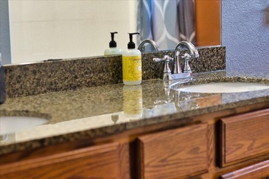 Motivated Seller * A stunning 4 bedroom/4 bathroom , 2 story - photo 48