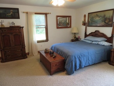 This home is an excellent built home with custom woodwork, large - photo 9