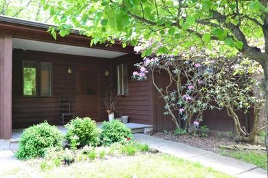 Dillon Lake Home For Sale in Hopewell Ohio