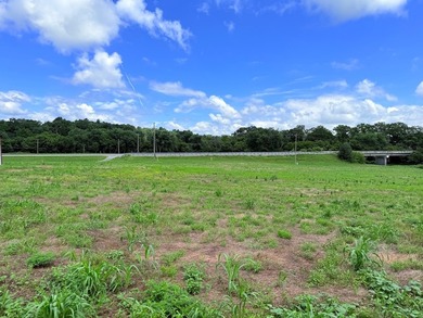 5.58 ACRES, m/l, Excellent Acreage Tract with LOTS of room for - photo 1