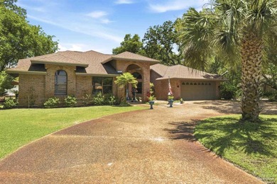 Beautifully updated custom pool home with a new roof (2022) - photo 5