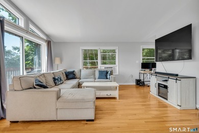 Welcome home to this bright and inviting 3-bedroom, 2-full-bath - photo 12
