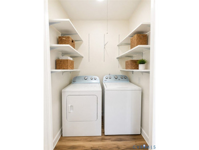 Welcome to this beautifully renovated 3-bedroom, 2-bath home - photo 13