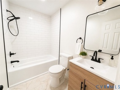 Welcome to this beautifully renovated 3-bedroom, 2-bath home - photo 19