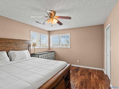 Magnificent deep-water riverfront retreat with stunning - photo 20