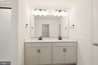 Built in 2022 and meticulously maintained, this Richmond - photo 22