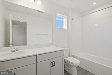 Built in 2022 and meticulously maintained, this Richmond - photo 27