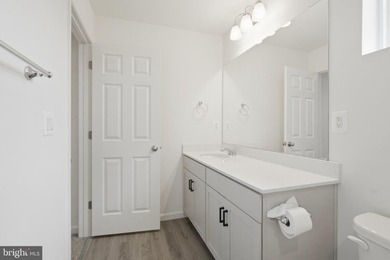 Built in 2022 and meticulously maintained, this Richmond - photo 29