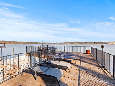 Magnificent deep-water riverfront retreat with stunning - photo 33