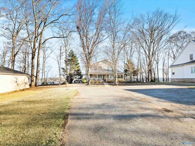 Magnificent deep-water riverfront retreat with stunning - photo 34