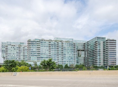 (private lake, pond, creek) Condo Active Under Contract in Skokie Illinois