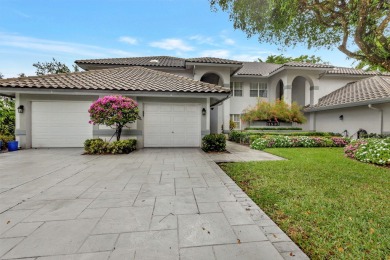 Lake Townhome/Townhouse For Sale in Boynton Beach, Florida