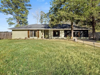 Vernin Lake Home For Sale in Anacoco Louisiana