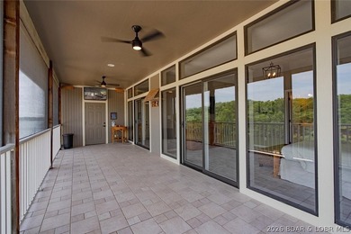 This top-floor Lazy Days condo shows like brand new and is being - photo 25