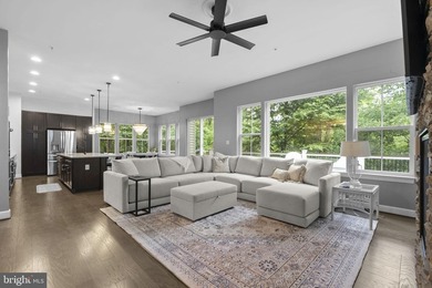 Stunning Craftsman-style residence built in 2017, offering 4 - photo 8