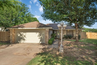 Updated 3-bed, 2-bath home on cul-de-sac with 2 living areas - photo 1