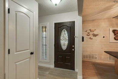 Updated 3-bed, 2-bath home on cul-de-sac with 2 living areas - photo 3